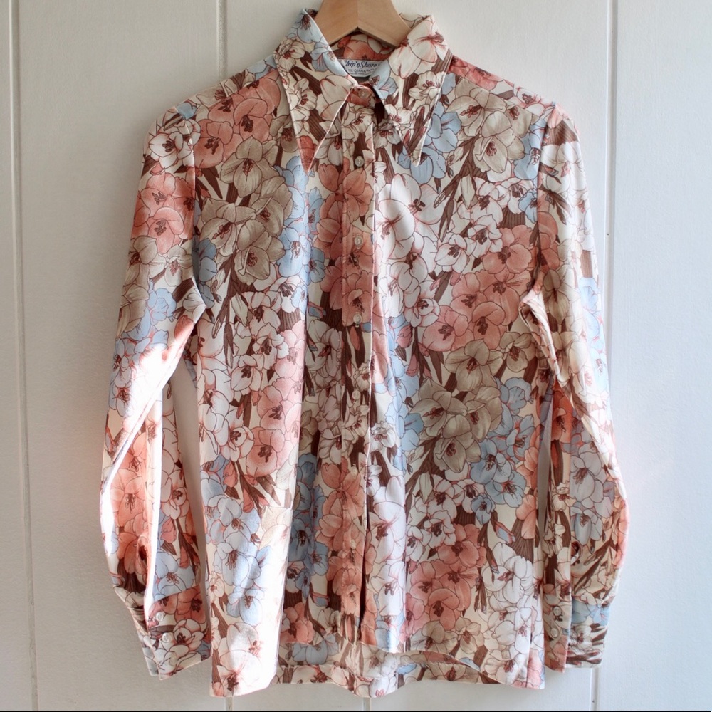1970s Vintage Floral Print Button Front Nylon Shirt Dagger Collar
